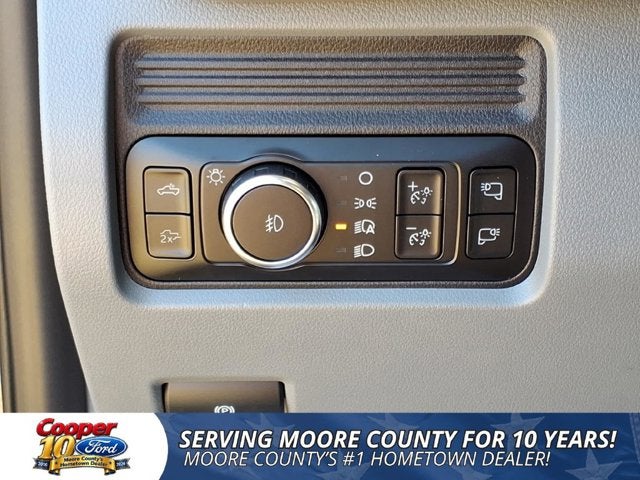 2027 Ford Super Duty F-350 SRW XLT