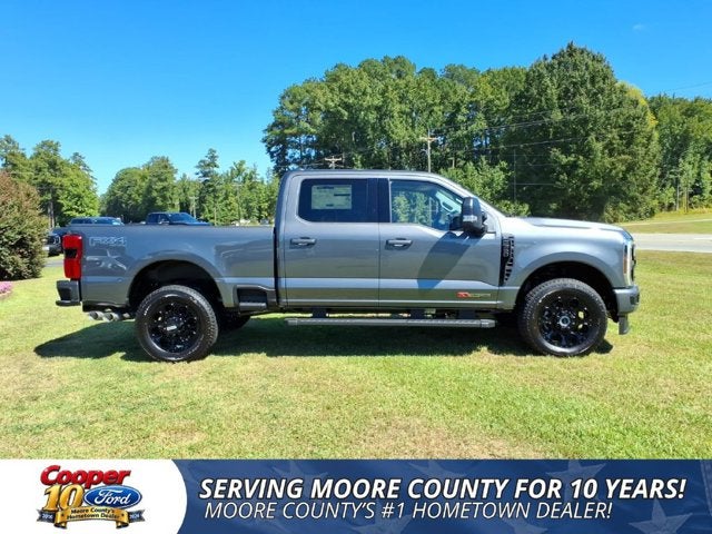 2027 Ford Super Duty F-350 SRW XLT