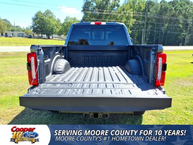 2027 Ford Super Duty F-350 SRW XLT