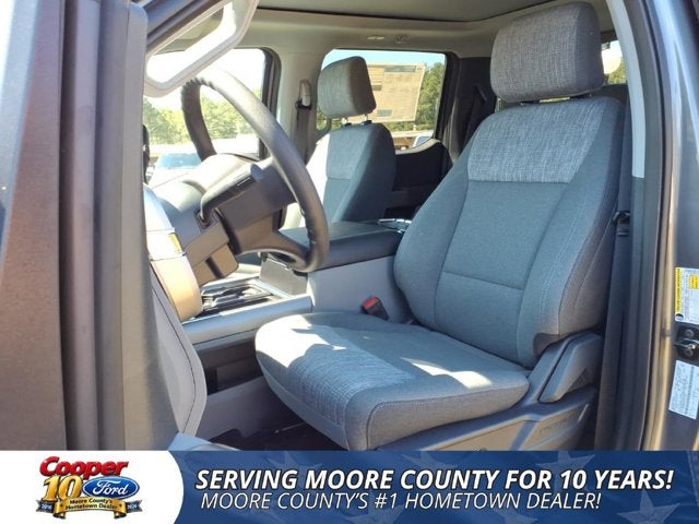 2027 Ford Super Duty F-350 SRW XLT