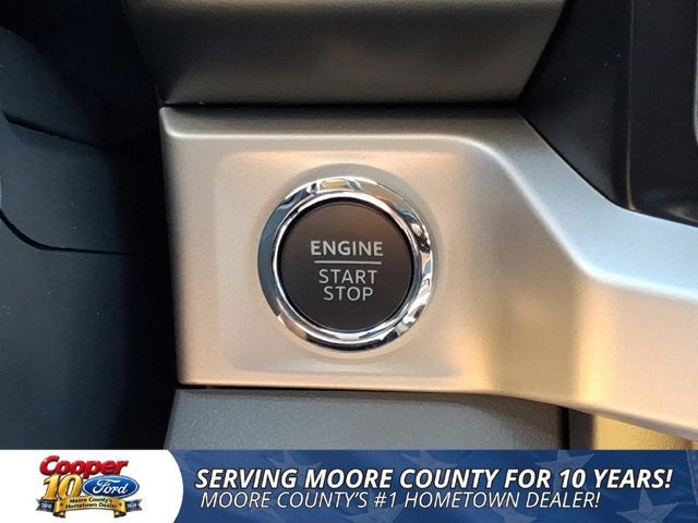 2027 Ford Super Duty F-350 SRW XLT